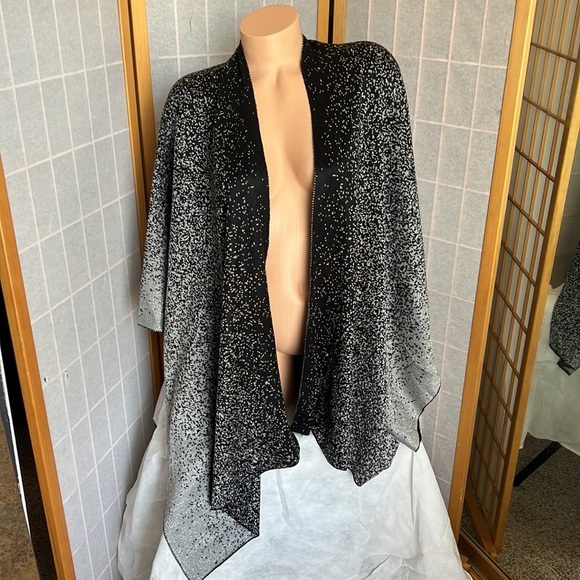 ⚫️  CALVIN KLEIN Ombré Metallic Jacquard Poncho One Size - Picture 12 of 12